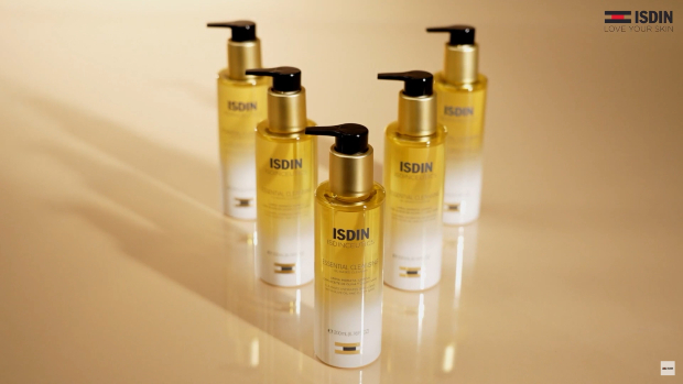 ISDIN presenta Essential Cleansing, un aceite limpiador de textura  oil-to-milk con 85% de ingredientes naturales